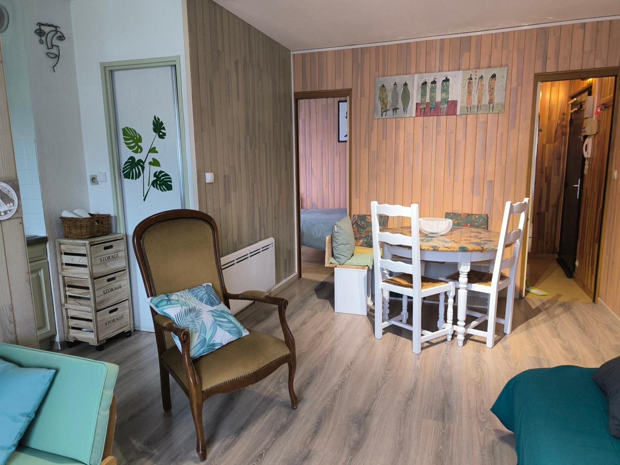 Appartement Vert Tendre Face A La Montagne Bagneres-de-Luchon Bagian luar foto